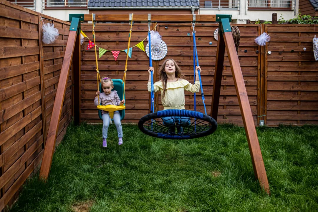 Jak zrobić huśtawkę dla dziecka? Bezpieczny przewodnik DIY